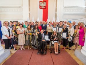 Laureaci konkursu Lodołamacz 2023 oraz przedstawiciele kapituły konkursu