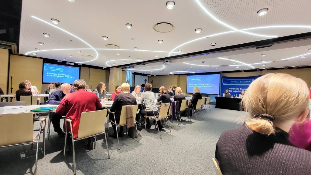 Szkolenie dla Regionalnego Ośrodka Polityki Społecznej w Lublinie i 36 partnerów w zakresie realizacji projektu strategicznego pn. Polityka Senioralna EFS + w ramach Działania 8.5 programu Fundusze Europejskie dla Lubelskiego 2021-2027