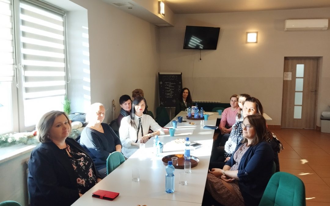 Wizyta pracownika Regionalnego Punktu Diagnozy i Terapii FAS/FASD w Lublinie w Ośrodku Pomocy Społecznej w Trawnikach.