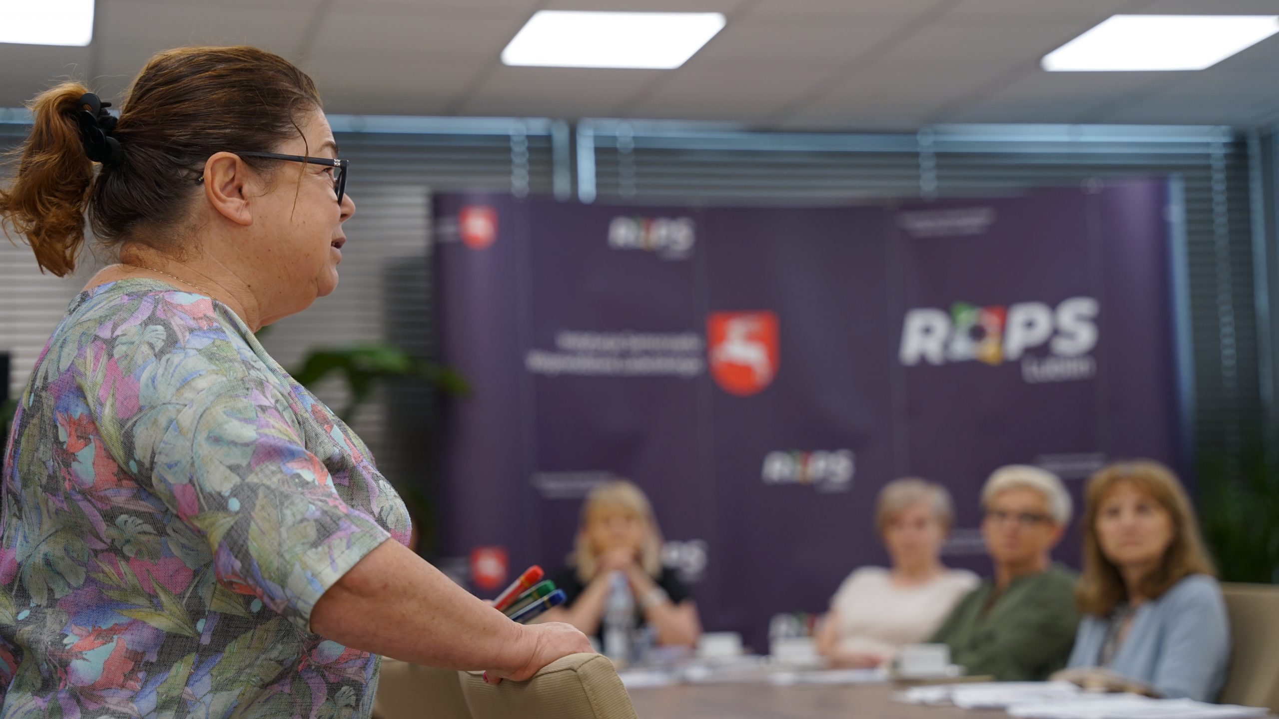 Seminarium „Tymczasowy pobyt dziecka w pieczy zastępczej, zmiany zastępczego środowiska wychowawczego i ich wpływ na kształtowanie rozwoju i osobowości człowieka”