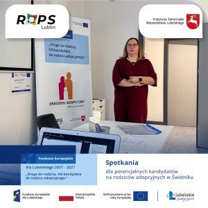 prowadząca spotkanie dla potencjalnych kandydatów na rodziców adopcyjnych w Świdniku