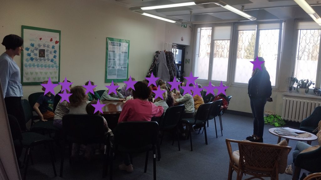 Przedszkolaki z grupy „Jeżyki” ze Społecznego Przedszkola w Białej Podlaskiej odwiedzające Przedstawicielstwo Ośrodka Adopcyjnego w Białej Podlaskiej